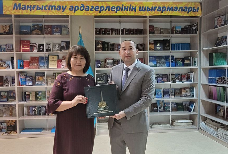 В Казахстане высоко оценили изданную в Узбекистане книгу «Парк Победы: философия мужества и стойкости»