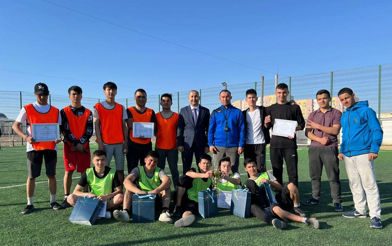 В Актау прошли соревнования по футболу и шашкам среди студентов из Узбекистана