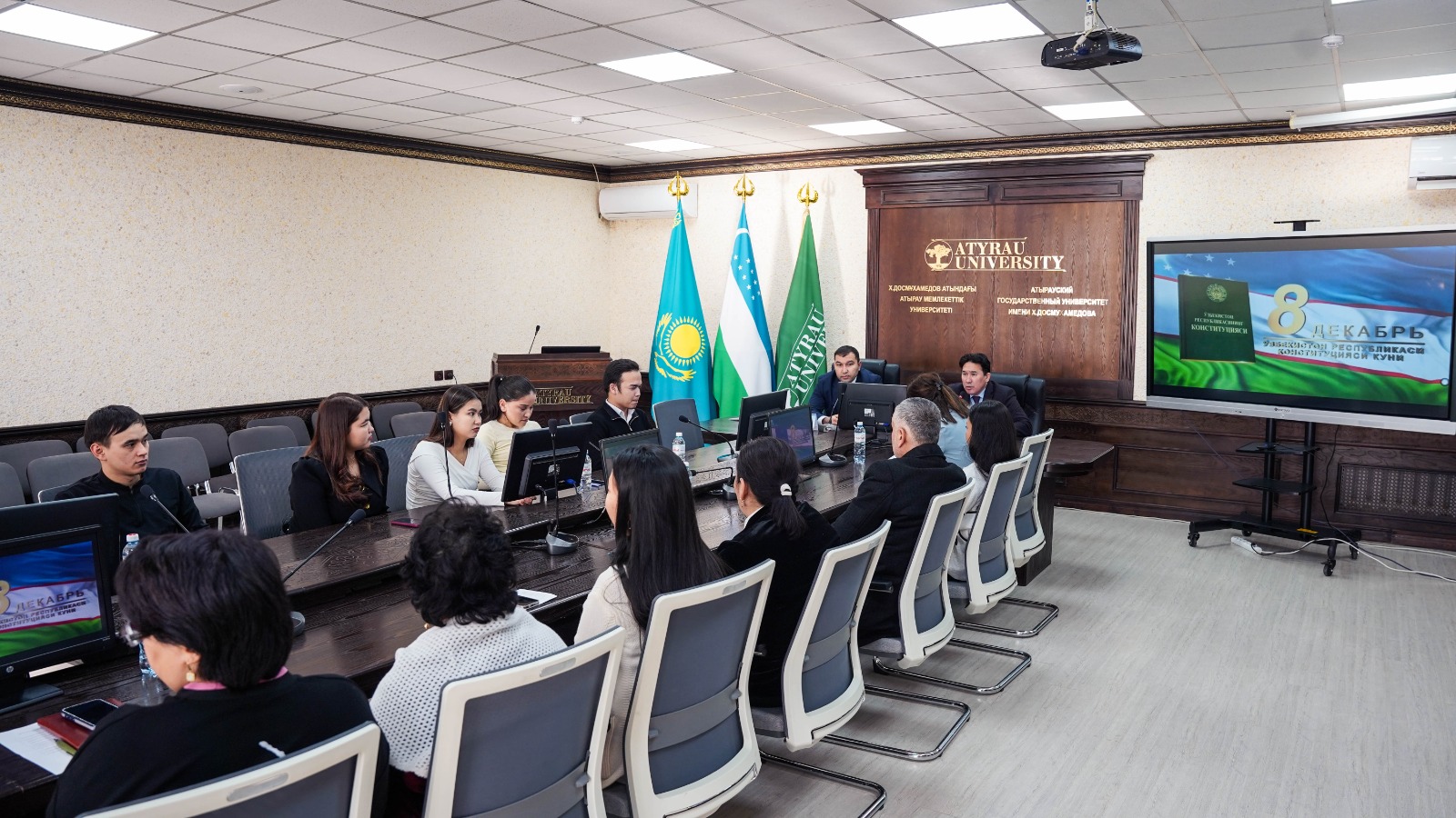 Ўзбекистон Республикаси Конституциясининг 33 йиллигига бағишланган давра суҳбати ташкил қилинди